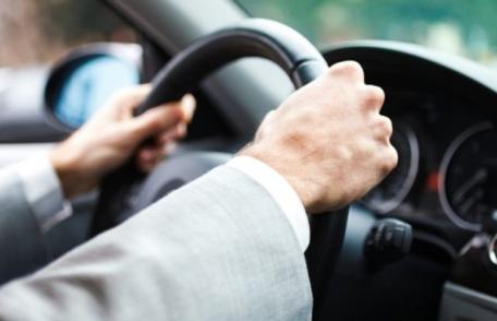Depistat la volanul unui autoturism cu numere expirate în urmă cu trei luni