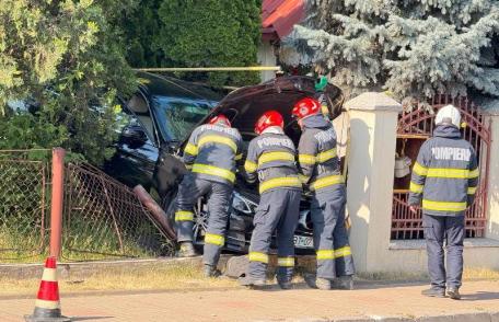 Pericol de explozie la Botoșani! Conductă de gaze distrusă de o mașină scăpată de sub control - FOTO