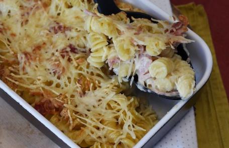Budincă de șuncă și paste cu cașcaval în airfryer