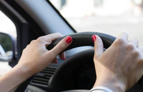 Tânără de 26 de ani depistată la volan, deși nu avea permis de conducere 
