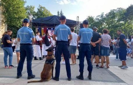 Câinele de serviciu Eco și plutonierul Daniel Iorga, în misiune, la evenimentele culturale din acest weekend la Botoșani