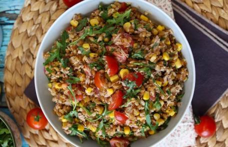 Salată cu grâu și ton