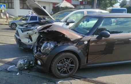 Accident pe Calea Națională! Doi copii și părinții acestora au ajuns la spital - FOTO