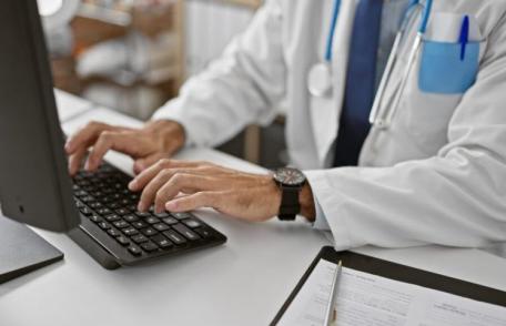 Se înăspresc regulile în spitale. Medicii care nu stau la program ca să lucreze în cabinete private, rămân fără loc de muncă