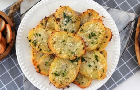 Cartofi crocanți cu parmezan