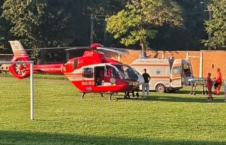 Băiat în stare gravă după ce a căzut dintr-un copac preluat de urgență de elicopterul SMURD de la Dorohoi - FOTO