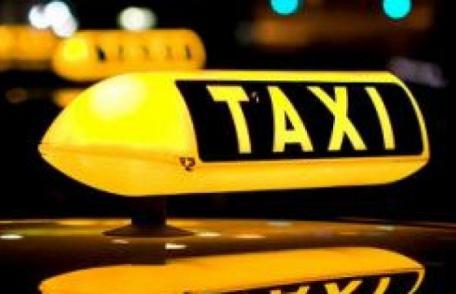 A rămas fără permis, certificat de înmatriculare și plăcuțe după ce a circulat fără autorizație taxi