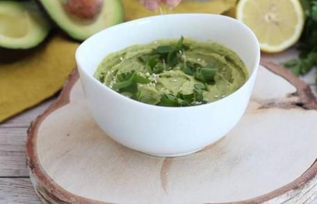 Humus cu avocado