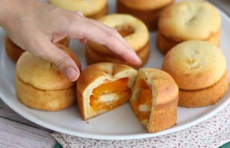 Prăjiturele cu caise și mascarpone