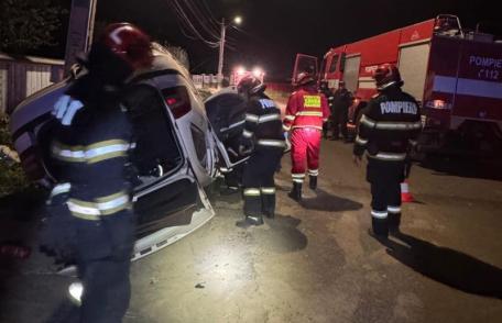 Accident rutier la Corni. O mașină s-a răsturnat în șanț