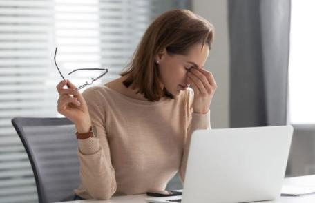 Cum să-ți protejezi vederea atunci când lucrezi mult la computer