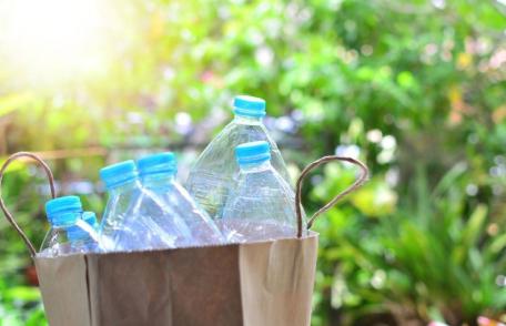 Românii trebuie să verifice sticlele. Aceste ambalaje nu vor mai putea fi reciclate! RetuRO a reziliat contractele