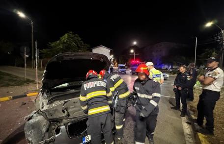 Mașină distrusă în urma unui accident pe o stradă din Botoșani