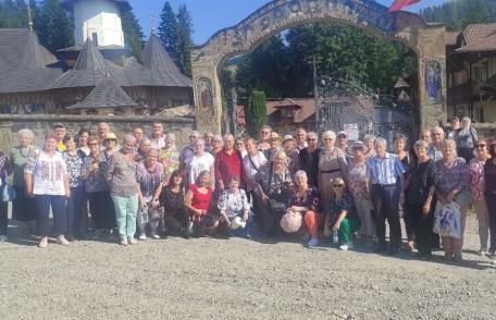 „Seniorii din Dorohoi pe Drumul bucuriei” – excursie culturală și de recreere reușită - FOTO