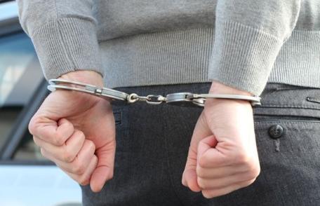 Mandat de executare a pedepsei închisorii pentru dare de mită și cumpărare de influență, pus în aplicare de polițiștii botoșăneni