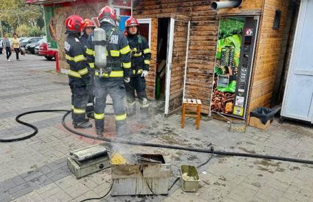 Incendiu la o shaormerie din Botoșani. O tânără de 19 ani, angajată a shaormeriei, a ajuns la spital - FOTO