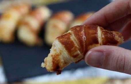 Croissante din foietaj cu șuncă și cașcaval