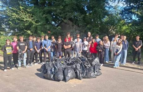 Activitate de ecologizare desfășurată de Colegiul Național „Grigore Ghica” Dorohoi - FOTO