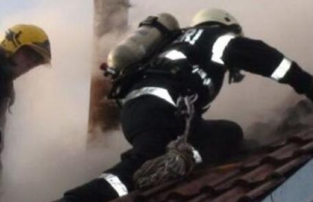 Anexă cuprinsă de flăcări din cauza unui coș de fum neprotejat termic