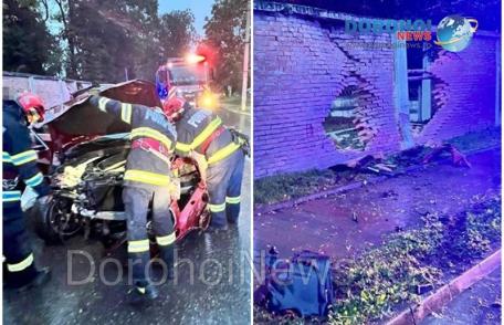 Șoferiță de 18 ani ajunsă la spital după ce a pierdut controlul mașinii și s-a izbit în zidul Stadionului Dorohoi