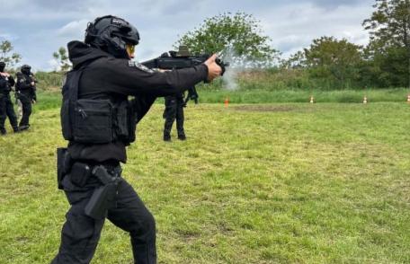 Polițiștii din Botoșani se antrenează alături de specialiștii serviciului pentru intervenție și acțiuni speciale