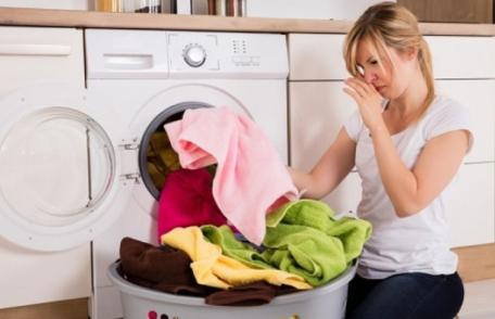 Cinci greșeli pe care le faci când speli rufele