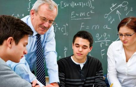 România este în pragul unei crize de profesori. O treime au deja peste 50 de ani. Cei tineri spun că sunt „prea stresați”