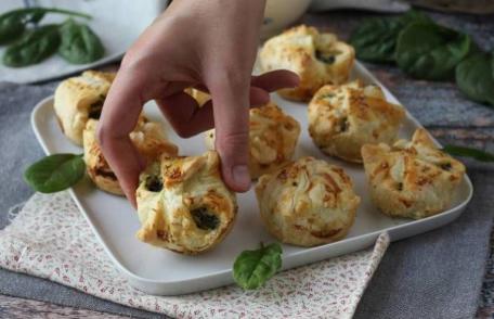 Plăcințele pufoase cu spanac și brânză