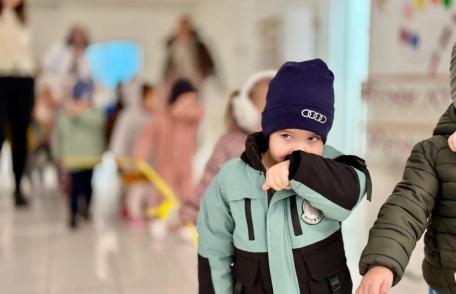 Peste 60 de copii, cadre didactice și personal auxiliar evacuați de la Grădinița cu Program Prelungit nr. 22 din Botoșani - FOTO