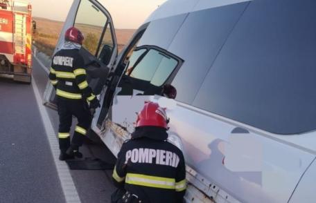 Accident rutier între un autoturism și un microbuz în comuna Stăuceni