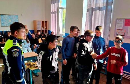 Activități de siguranță școlară cu elevii din Mihăileni în cadrul campaniei „Dorințe îndeplinite la vârste potrivite”