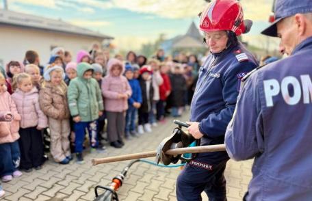 Pompierii le-au vorbit elevilor despre siguranță, în cadrul programului „Școala Altfel” - FOTO