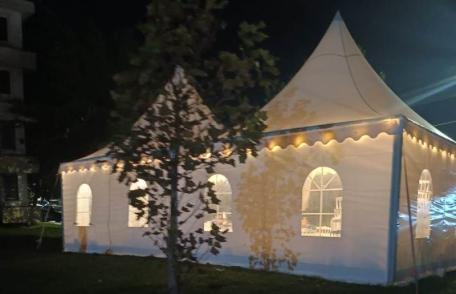 Amendă aplicată de polițiștii locali dorohoieni pentru amplasarea a doua corturi pe domeniul public