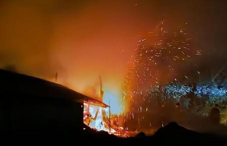 Incendiu violent izbucnit într-o gospodărie din comuna Vorona