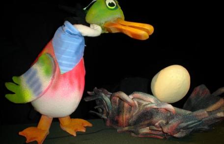 Teatrului „Vasilache” Botoșani vă invită la spectacolul „Rățușca cea urâtă”