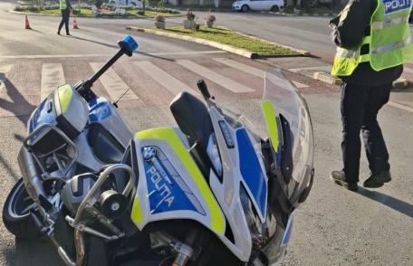 Șoferiță rămasă fără permis după ce s-a izbit în motocicleta poliției pe o stradă din Botoșani