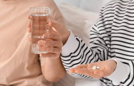 Câtă apă trebuie să bei atunci când iei medicamente?