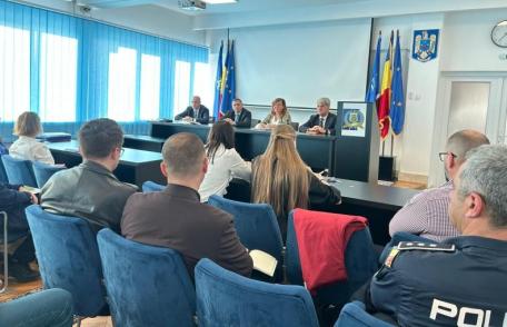 Întâlnire a polițișilor cu reprezentanții D.G.A.S.P.C pentru gestionarea eficientă a intervențiilor în cazurile de violență domestică