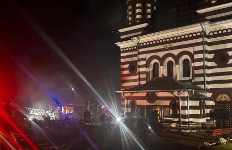 Incendiu la Catedrala din Dorohoi. Pompierii acționează pentru lichidarea flăcărilor – FOTO