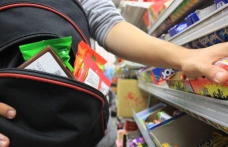 Persoană reținută pentru furturi repetate din magazine