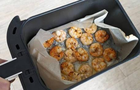 Creveți gătiți în air fryer