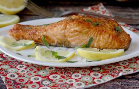 File de somon gătit în air fryer