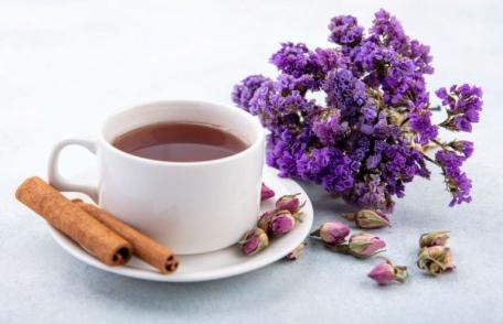 Ceaiuri pentru un somn odihnitor: Secretele naturii pentru nopți liniștite