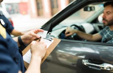 Amendă de 4.000 de lei și dosar penal pentru un șofer care nu deținea documentele prevăzute de lege, iar autoturismul pe care îl conducea nu avea ITP 