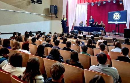 „Scoate violența școlară din anonimat” – activitate a polițiștilor botoșăneni