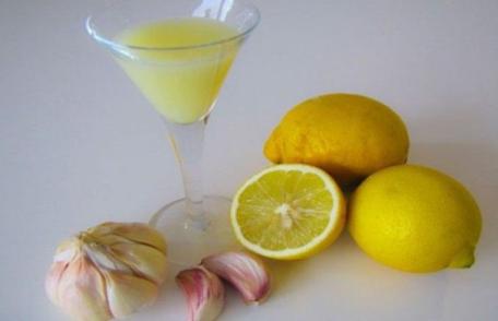 Cum să reduci tensiunea cu usturoi și lămâie: Un remediu natural vechi de când lumea