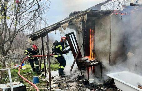 Bărbat din Pădureni ajuns la spital cu arsuri în urma unui incendiu care i-a cuprins casa