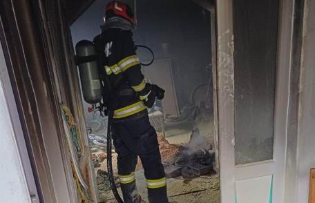 Incendiu generat de un arzător cu butelie, într-o locuință din Drăgușeni