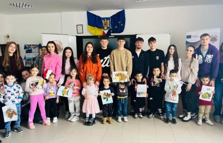 „Culorile toamnei aduc zâmbete” – preșcolarii grupei „Albinuțele” au creat opere de artă și au descoperit tehnologia la Liceul „Regina Maria” - FOTO