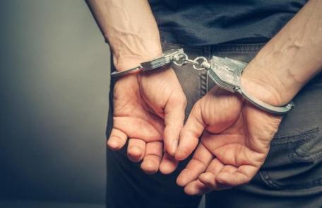 Tânăr de 25 de ani, reținut după ce și-a bătut concubina și copilul de 3 luni